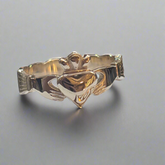 Gents gold claddagh ring